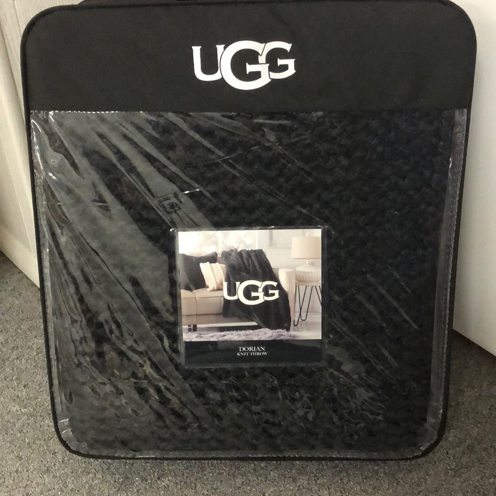 UGG DORIAN knit throw